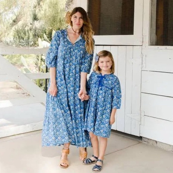 Pink Chicken 100% Cotton Floral Midi Dress Elbow Sleeves Tiered Blue White Small - Picture 2 of 11